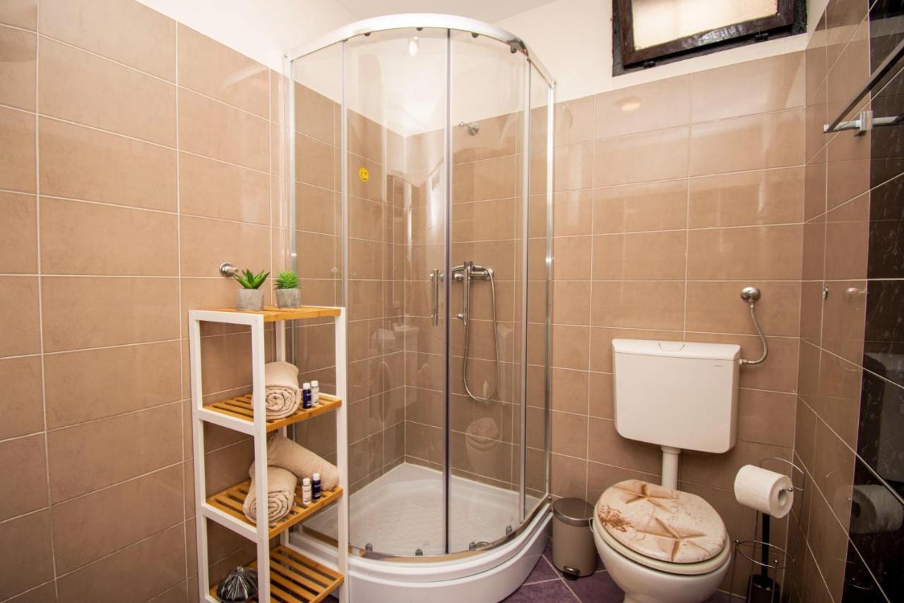 Oasis Apartment Pula Luaran gambar